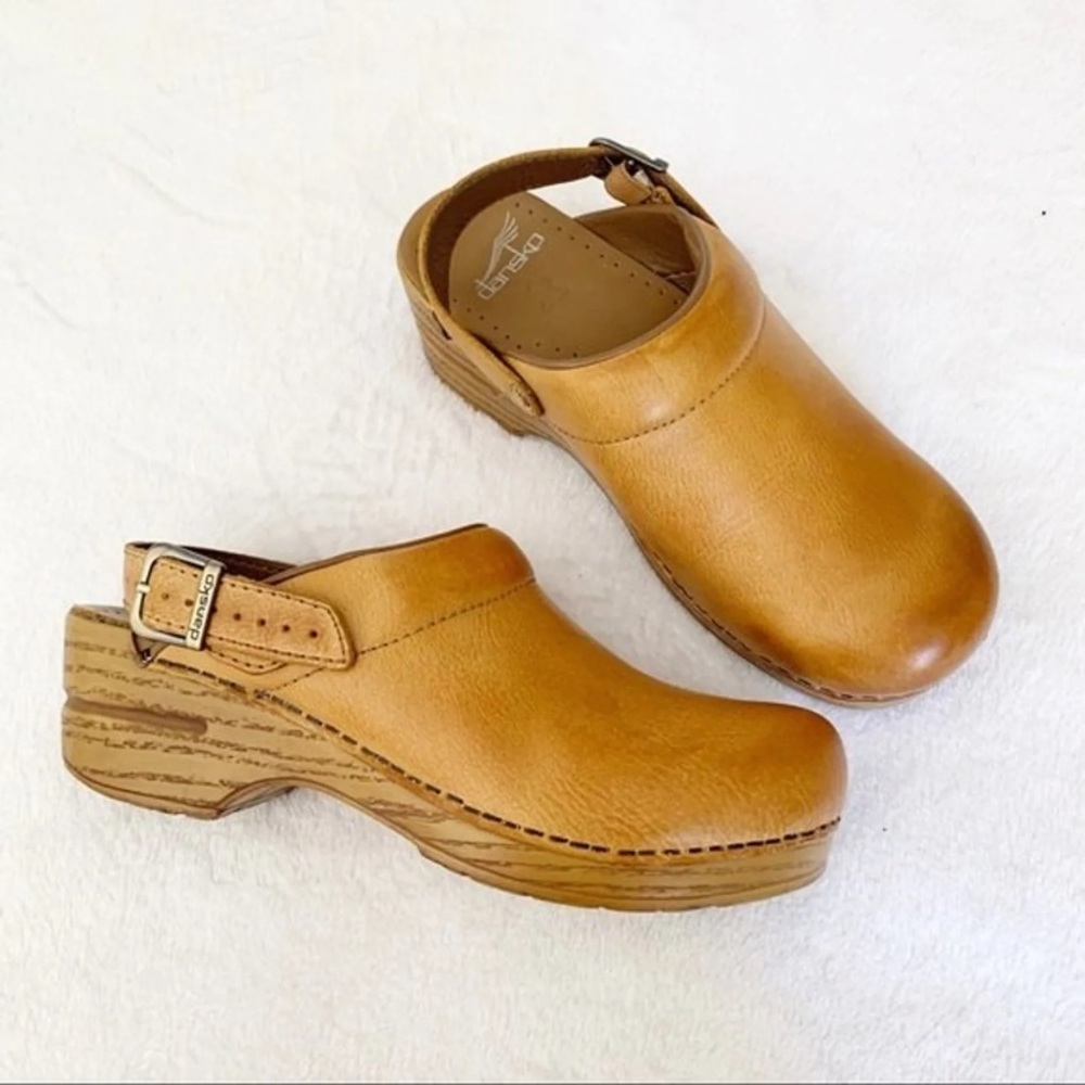 Dansko Berry tan leather clogs